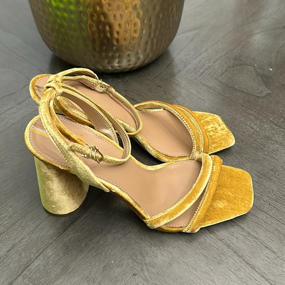 Sam Edelman Sandals Womens Kia Velvet Heel Saffron - Picture 5 of 6